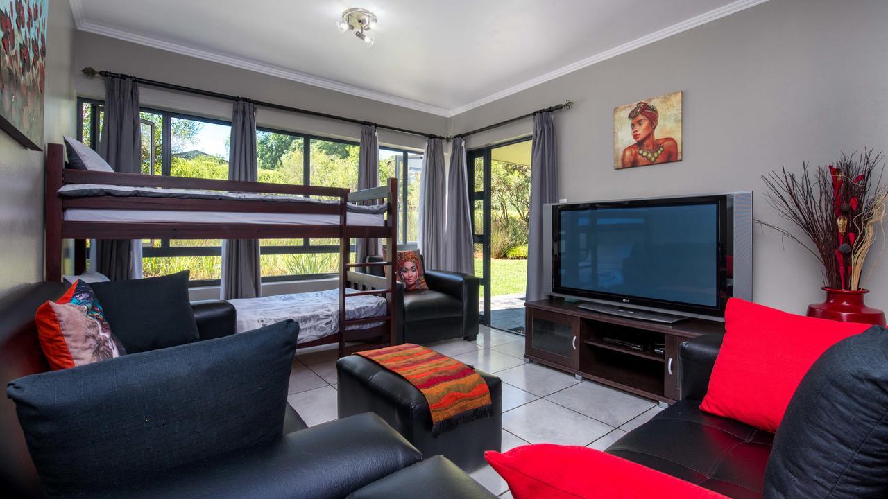 Jozistay @ Jackal Creek Apartments Roodepoort Exteriör bild