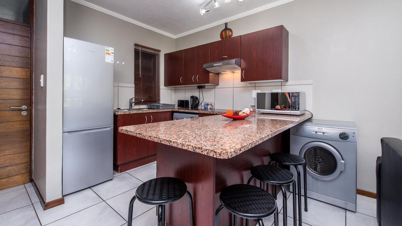 Jozistay @ Jackal Creek Apartments Roodepoort Exteriör bild