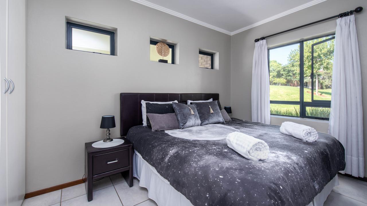 Jozistay @ Jackal Creek Apartments Roodepoort Exteriör bild