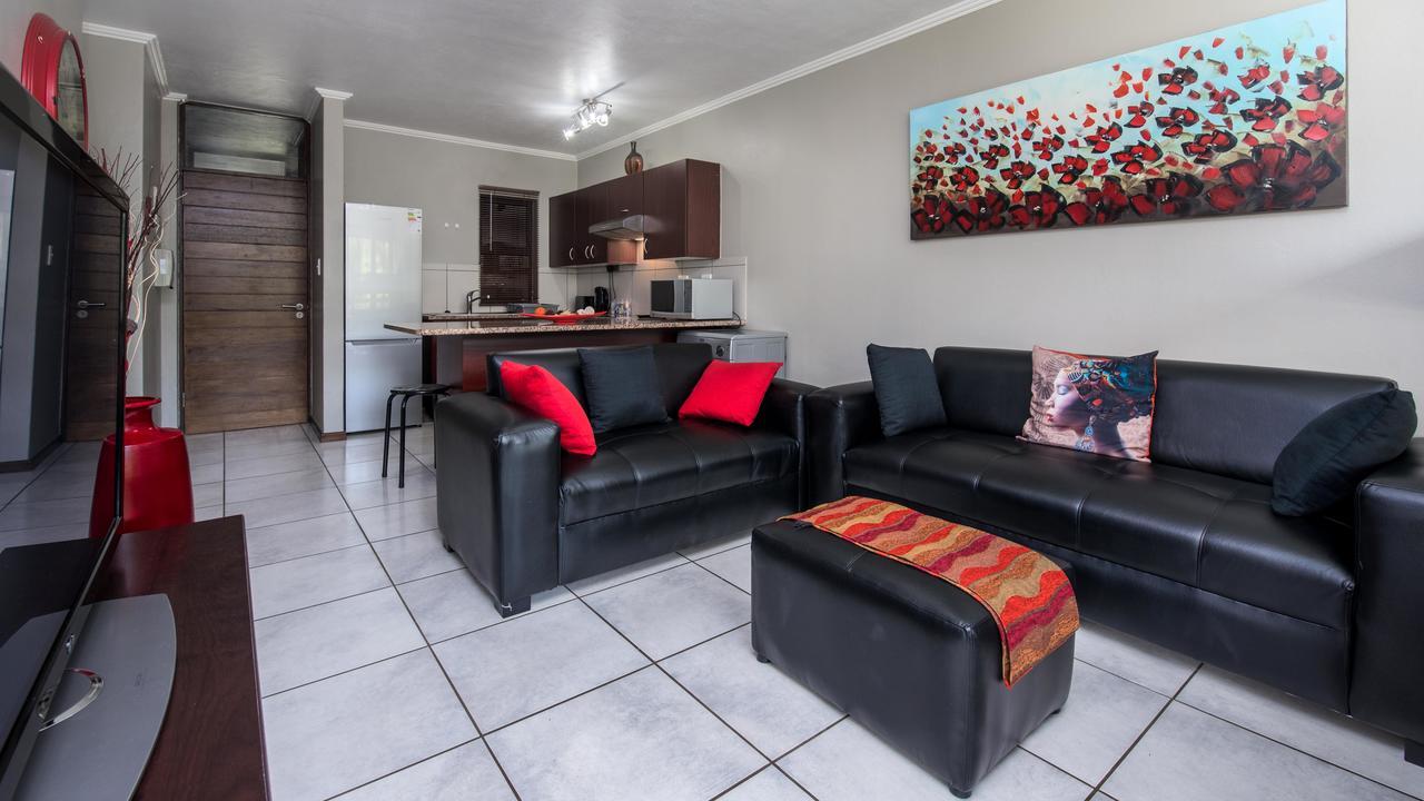 Jozistay @ Jackal Creek Apartments Roodepoort Exteriör bild
