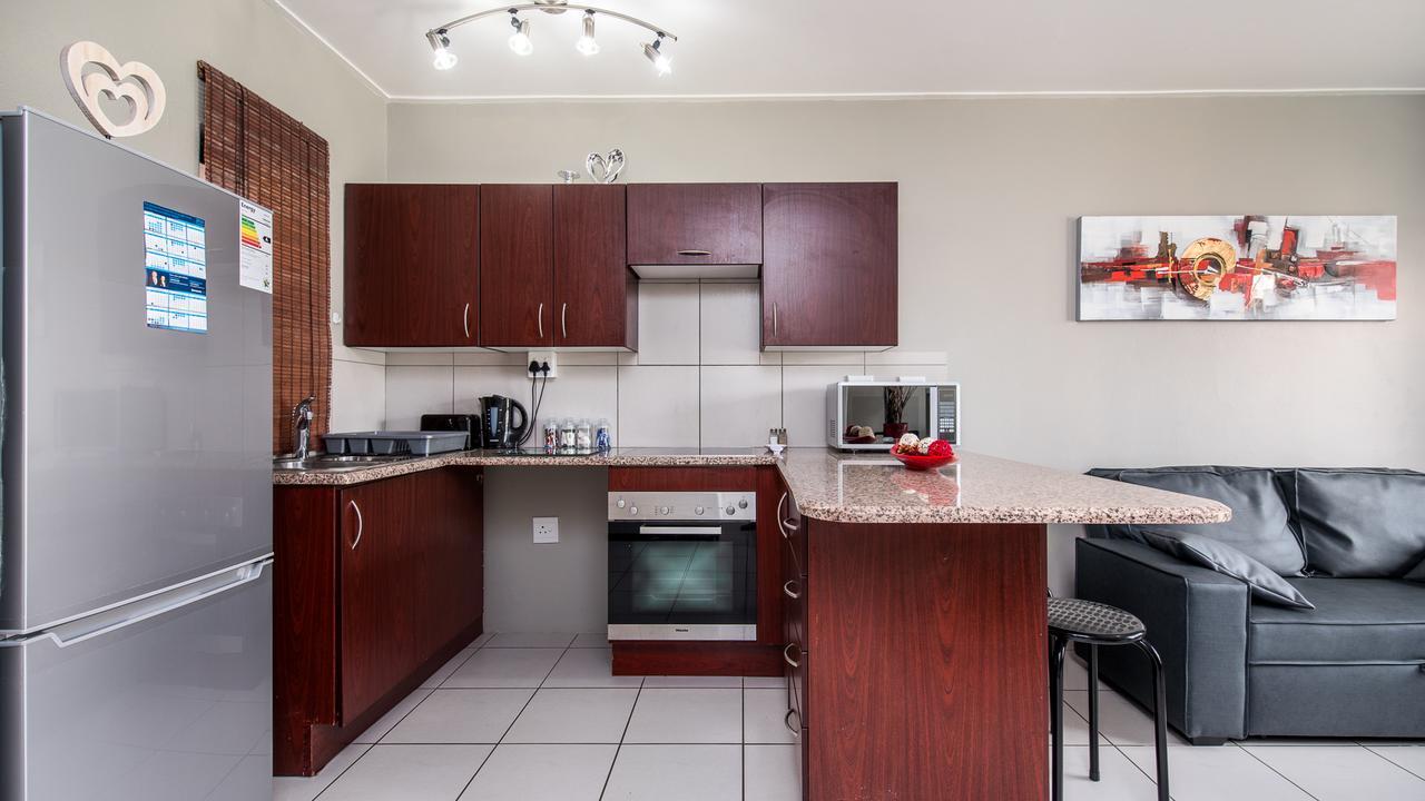 Jozistay @ Jackal Creek Apartments Roodepoort Exteriör bild