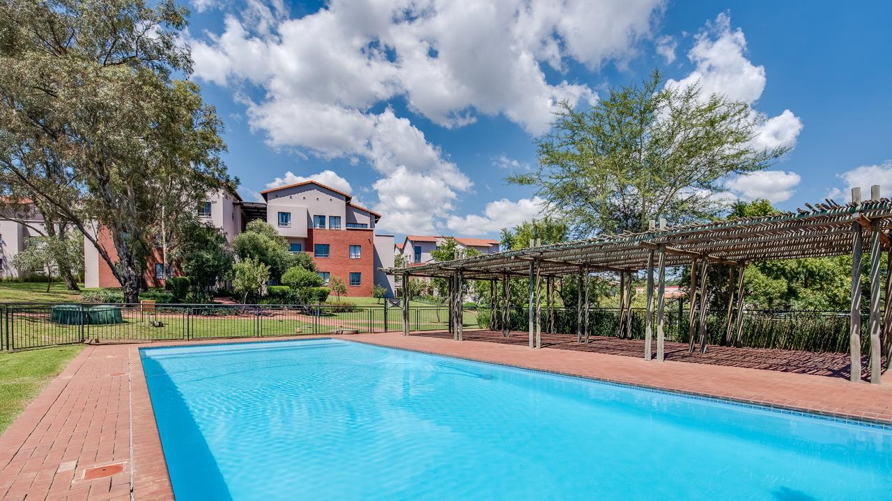 Jozistay @ Jackal Creek Apartments Roodepoort Exteriör bild