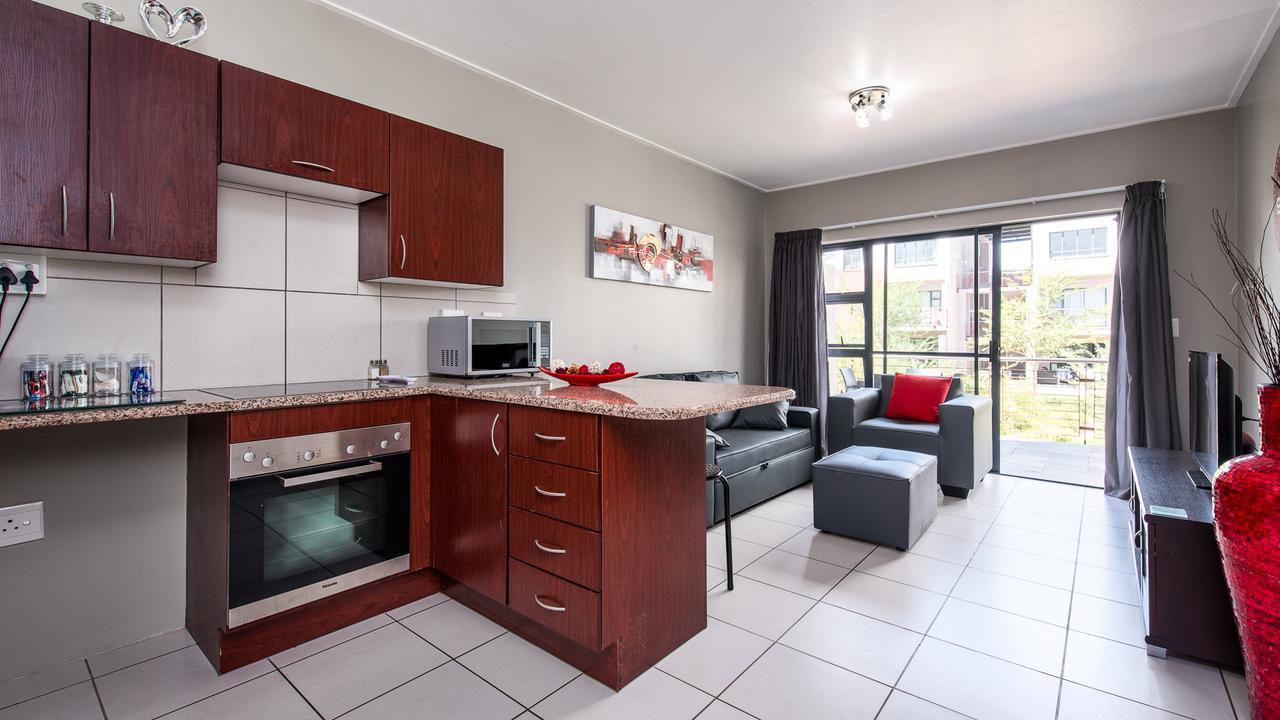 Jozistay @ Jackal Creek Apartments Roodepoort Exteriör bild